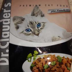 Фото сухого полнорационного корма «Доктор Клаудерс» — «Мясное ассорти» для взрослых кошек и котят от 6 недель