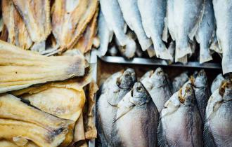 Высушенная морская рыба (сельдь, шпроты, песчанка, цеппелин, сардины, треска)