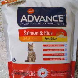 Фото сухого полнорационного корма «Аффинити Эдванс» с лососем и рисом для взрослых чувствительных кошек от 1 до 10 лет