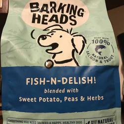 Фото сухого беззернового гипоаллергенного полнорационного корма «Баркинг Хэдс Фиш энд Делиш» — «Рыбка-вкусняшка» с лососем и форелью для взрослых собак