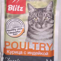 Фото упаковки консервированного полнорационного корма «Блиц Классик» — «Курица с индейкой - нежные кусочки в желе» для взрослых кошек