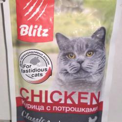 Фото упаковки консервированного полнорационного корма «Блиц Классик» — «Курица с потрошками - нежные кусочки в соусе» для взрослых кошек