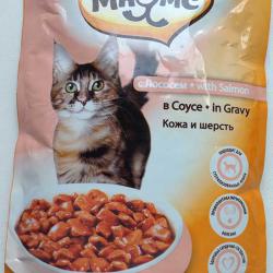 Фото консервированного полнорационного корма «Мнямс» «Кожа и Шерсть» с лососем в соусе для взрослых кошек