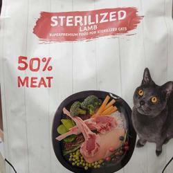 Фото сухого полнорационного корма «Онтарио» с ягнёнком для взрослых стерилизованных кошек и кастрированных котов