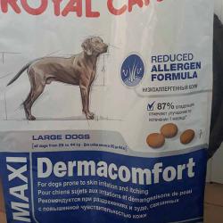 Фото мешка сухого полнорационного гипоаллергенного корма «Роял Канин Макси Дермакомфорт» для взрослых собак крупных пород с повышенной чувствительностью кожи (в возрасте от 15 месяцев, вес от 26 до 44 кг)
