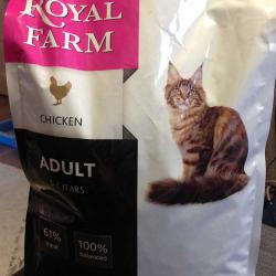 Фото сухого полнорационного корма «Роял Фарм» с курицей для взрослых кошек