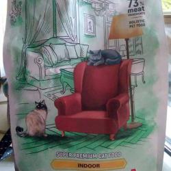 Фото сухого гипоаллергенного полнорационного корма «Саварра» с уткой и рисом для взрослых кошек, живущих в домашних условиях без доступа на улицу от 1 до 7 лет